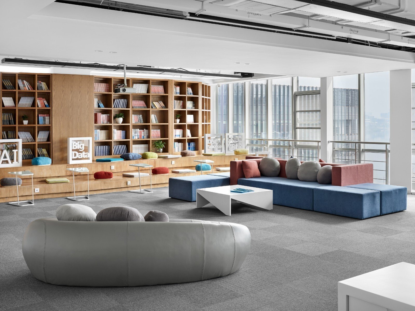 公司办公楼设计：空间最大的特点就是公众化，需要照顾到很多员工的审美和功能需求